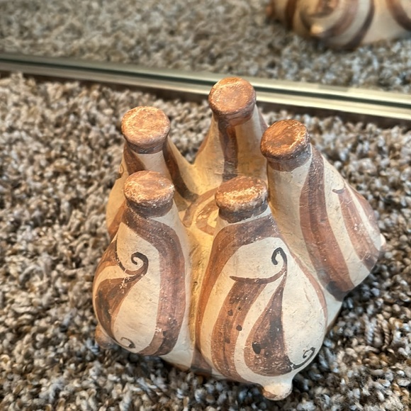 Vintage pottery shaker art - Picture 14 of 16